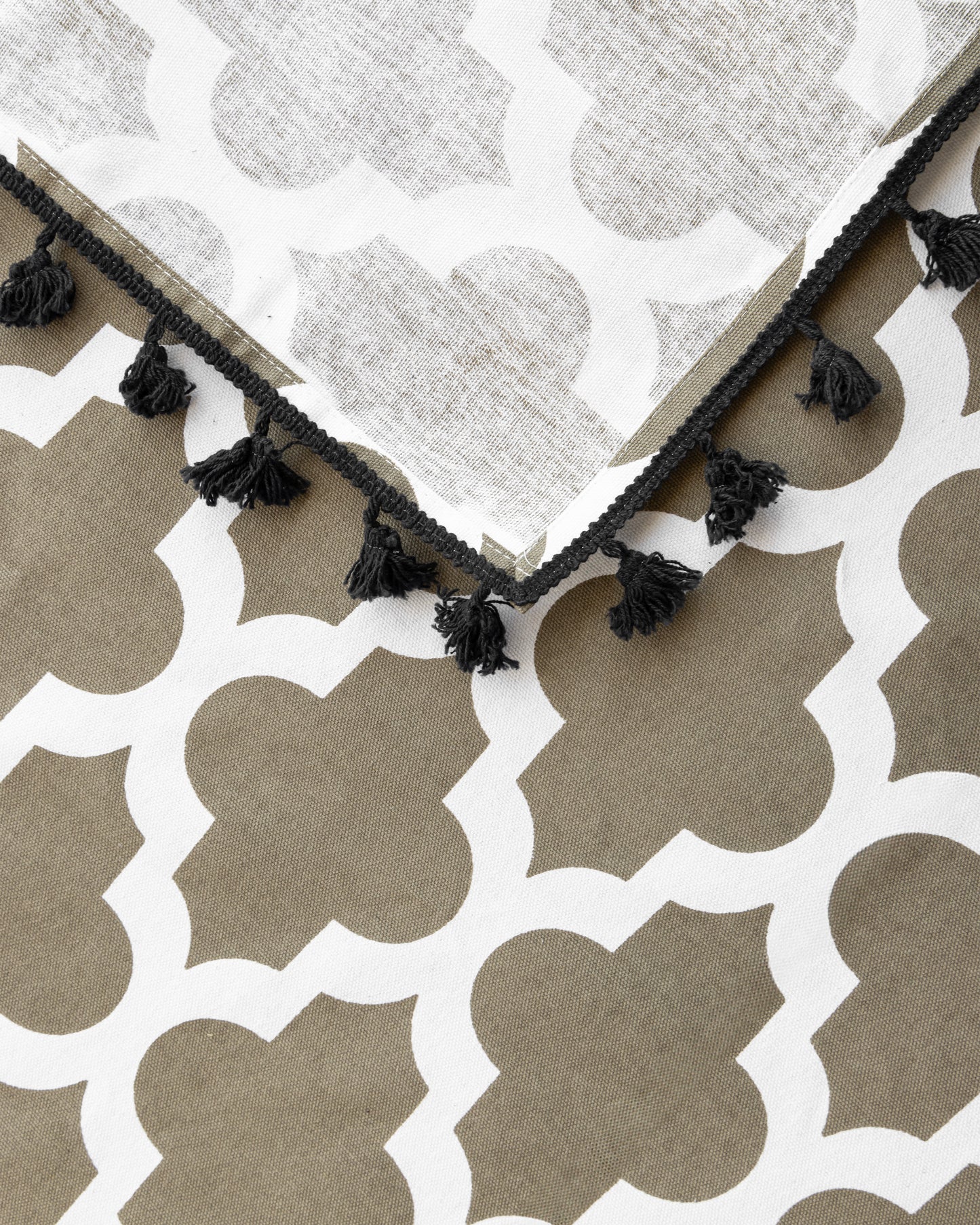 Handpicked Quatrefoil - Table Cover